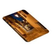 Oude verlichte smalle straat in Mahon - Menorca Magneet (Rechterzijde)