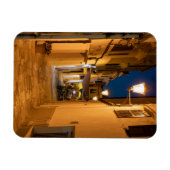 Oude verlichte smalle straat in Mahon - Menorca Magneet (Horizontaal)