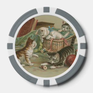 Oude victoriaanse katjes spelen in naaimandje poker chips