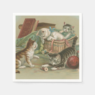 Oude Victoriaanse Kittens Spelen in Naaimand Servet