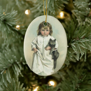 Oude victoriaanse meisje in een nachtjapon met haa keramisch ornament
