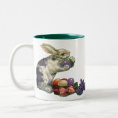 Oude victoriaanse paashaas, bloemen en eieren tweekleurige koffiemok (Links)