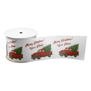 Oude vintage rode pick-uptruck met kerstboom satijnen lint