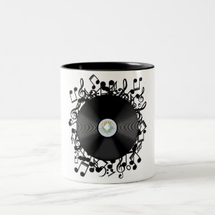 Oude vinylplaat en muzieknoten tweekleurige koffiemok