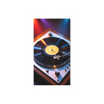 Oude vinylplaten draaiend onder gekleurd licht