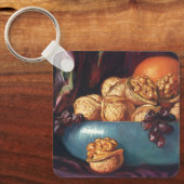 Oude voeding, walnoten en fruit in een blauwe kom sleutelhanger (Voorkant)
