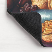 Oude voedingsmiddelen, walnoten en fruit in een bl muismat (Hoek)