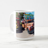 Oude voertuigen op Seligman, route 66 Koffiemok (Voorkant links)