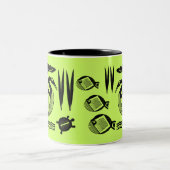 Oude vogel, schildpad, gras, water met inkt tweekleurige koffiemok (Center)