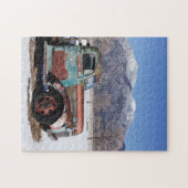 Oude vrachtwagen staat in het veld legpuzzel (Horizontaal)