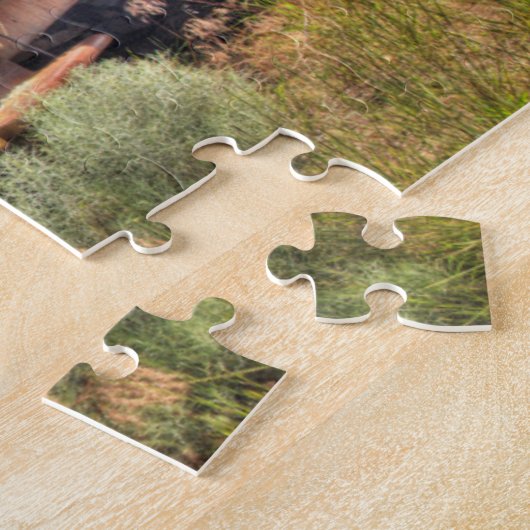 Oude vrachtwagen verlaten in het veld legpuzzel (Zijkant)