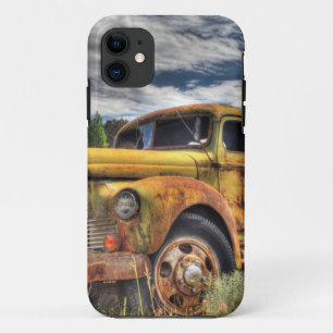 Oude vrachtwagen verlaten in veld iPhone 11 hoesje
