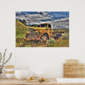 Oude vrachtwagen verlaten in veld poster (Keuken)