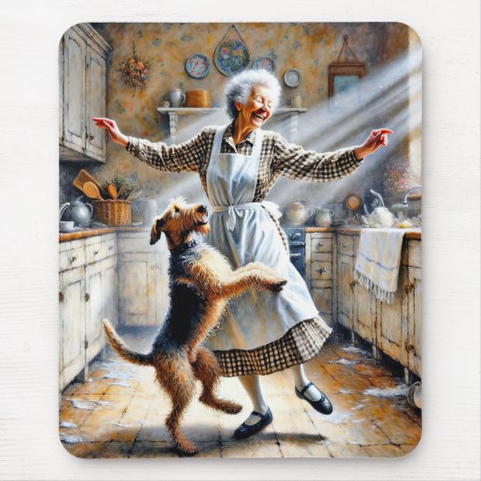 Oude vrouw dansen met hond muismat (Voorkant)