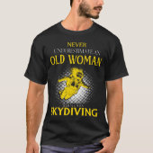 Oude vrouw die houdt van skydiving t-shirt (Voorkant)
