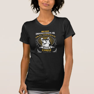 Oude vrouw met een Corgi 2 T-shirt