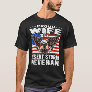 Oude vrouw van de Golfoorlog in het woestijnStorm T-shirt