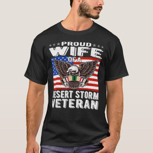 Oude vrouw van de Golfoorlog in het woestijnStorm T-shirt (Voorkant)