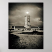 Oude vuurtoren op een storm nacht poster (Voorkant)