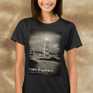Oude vuurtoren op een storm nacht t-shirt