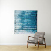 Oude wethermde schil, van hout, met bleek blauw wandkleed (In Situ (horizontaal))