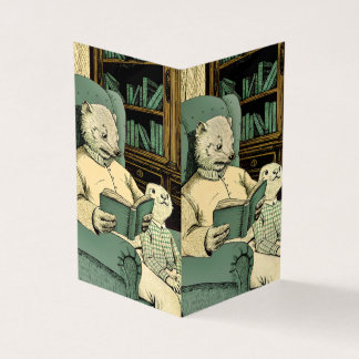 Oude wezel die een boek voorleest aan een jonge we kaart