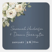 Oude witte rozen op stoffig blauwe trouw- vierkante sticker (Voorkant)