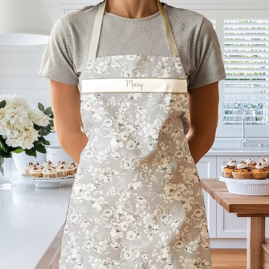 Oude witte rozen op taupe schort