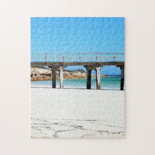 Oude Wooden Jetty op wit strand zand, Legpuzzel