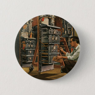 Oude zakelijke radiotechnicus die apparatuur repar ronde button 5,7 cm