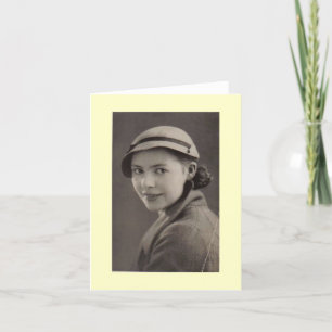 Oude zwart-wit foto van mooie dame van 1930 kaart