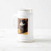 Oude zwarte en witte Halloween kitten Bierpul (Voorkant links)