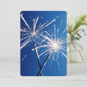 Oudejaarsavond feeststerretjes op blauw kaart (Staand voorkant)