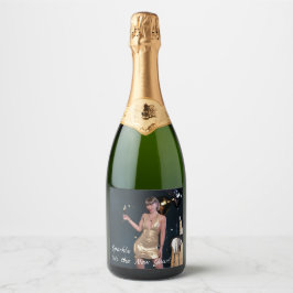 Oudejaarsavond Party Girl in Sequined Dress Sparkling Wijnetiket