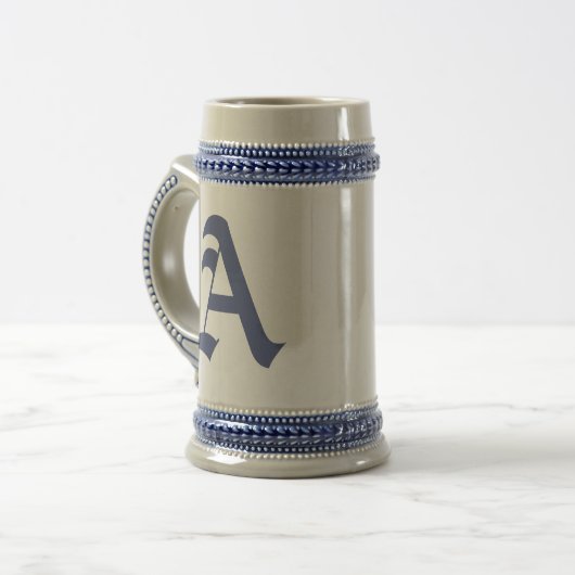 Oudengelse Font Monogram Beer Stein Bierpul (Voorkant links)