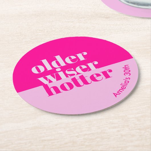 Ouder, wijzer, heter minimaal vet roze verjaardag ronde kartonnen onderzetter (Gebogen)