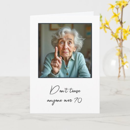 Ouder worden Verjaardag Leuke oude dame Kaart (Gele Bloem)