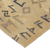 Oudere Futhark Spiral Art over houten textuur Korte Tafelloper (Hoek)