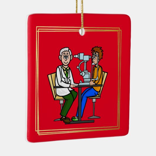 Oudere mannelijke optometrist die het Ornament van (Rechts)