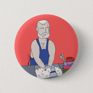 Oudere mannen die de vaat wassen ronde button 5,7 cm