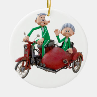 Oudere paar op een brommer met Sidecar Keramisch Ornament