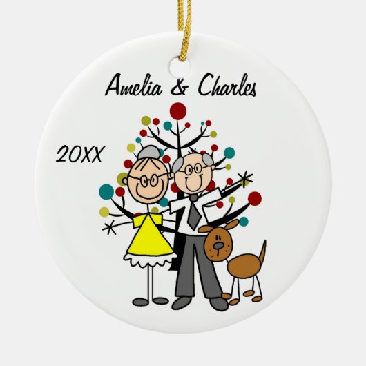 Oudere paren met aangepaste feestdag van Dog Keramisch Ornament (Voorkant)