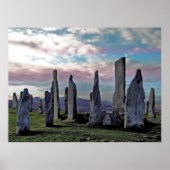 Oudere Stenen onder Pagan Skies Poster Print (Voorkant)