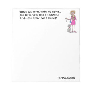 Oudere vrouw lacht om tekenen van ouder worden notitieblok