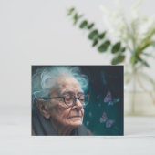 Oudere vrouw met botervliegen briefkaart (Staand voorkant)