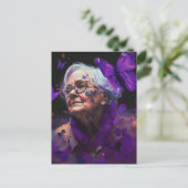 Oudere vrouw met Briefkaart Butterflies (Staand voorkant)