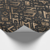 Ouderen - Futhark Pattern Gold op Black Wood 2 Cadeaupapier (Hoek)