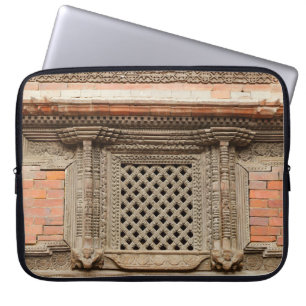 Ouderlijk venster op de Nasal Chowk Courtyard van  Laptop Sleeve