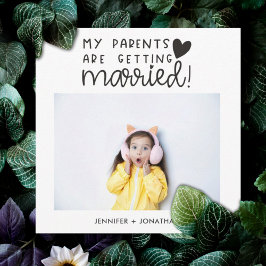 Ouders die een gehuwde kindfoto maken, bewaren de aankondiging