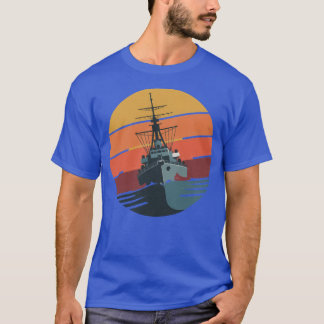 Ouderwets Ontwerp van Oorlogsschip bij Zonsonderga T-shirt